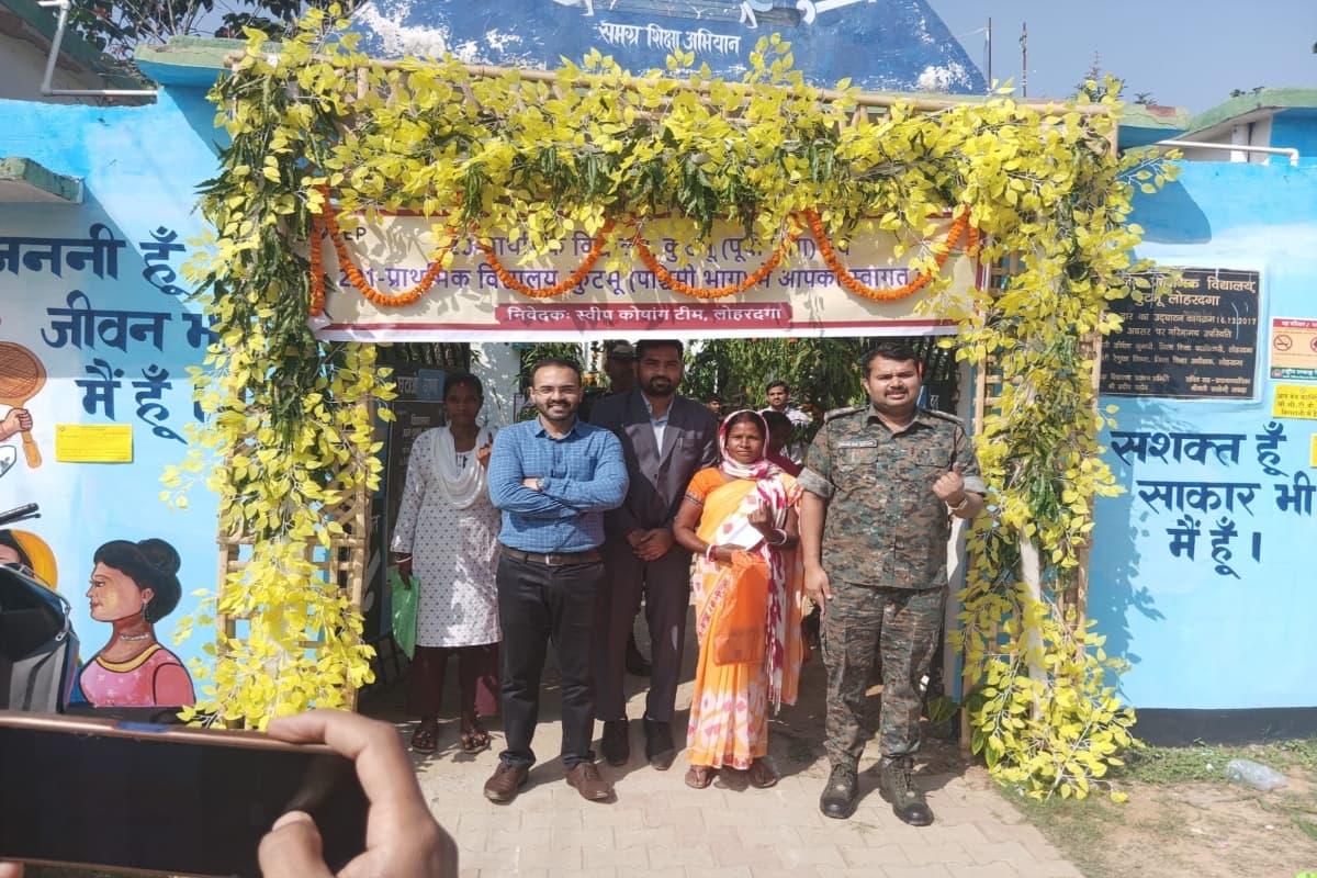 Jharkhand Election 2024: लोहरदगा में जमकर मतदान, वोटिंग के लिए युवाओं में दिखा खूब उत्साह
