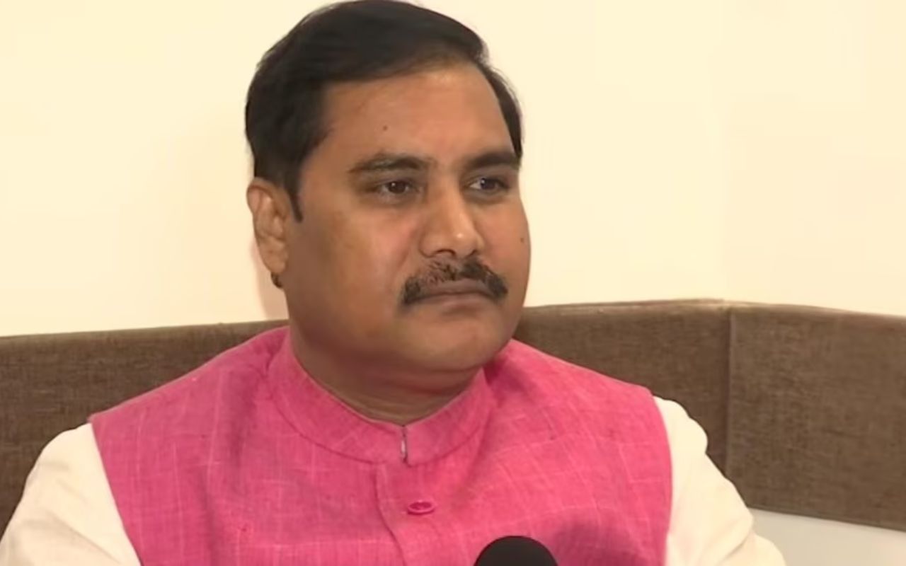 Patna: बिहार सरकार में मंत्री जनक राम के घर निकला विषैला सांप, मचा हड़कंप