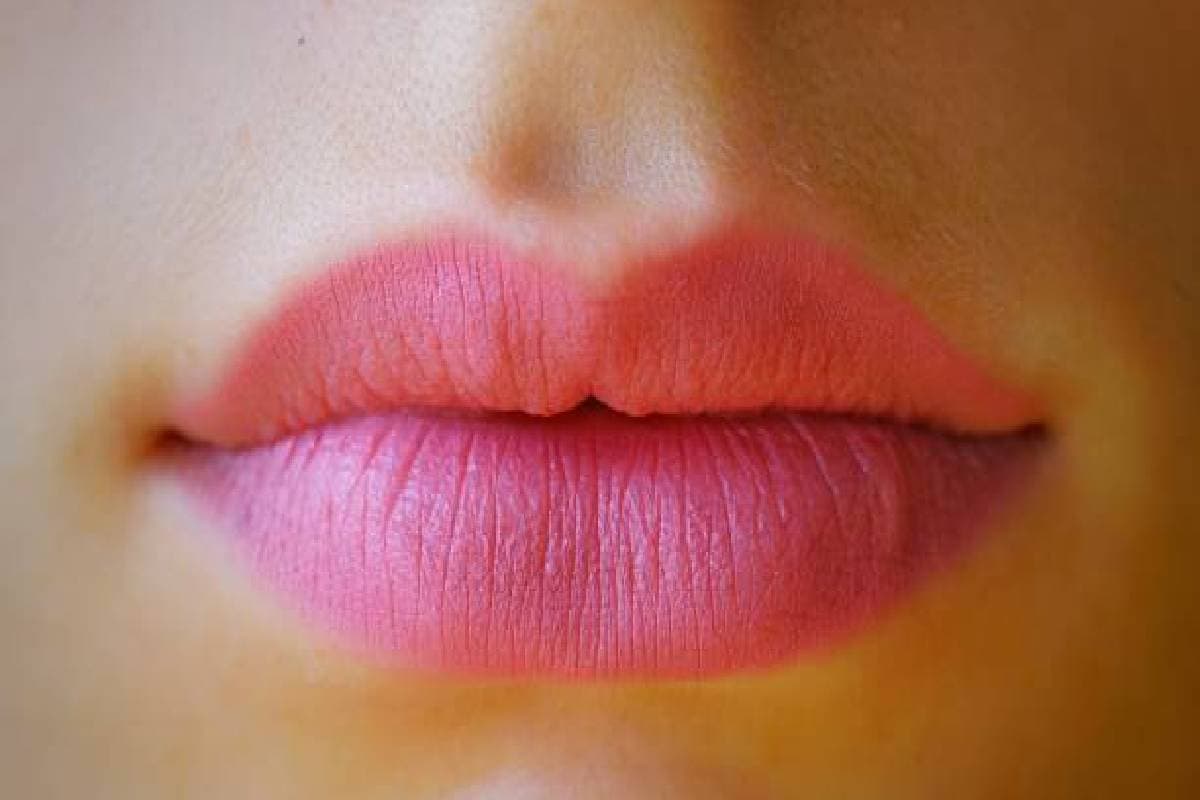 How To Make Lip Balm: सर्दियों में फटे होठों को इस लिप बाम से करें मुलायम, घर पर बनाएं झटपट