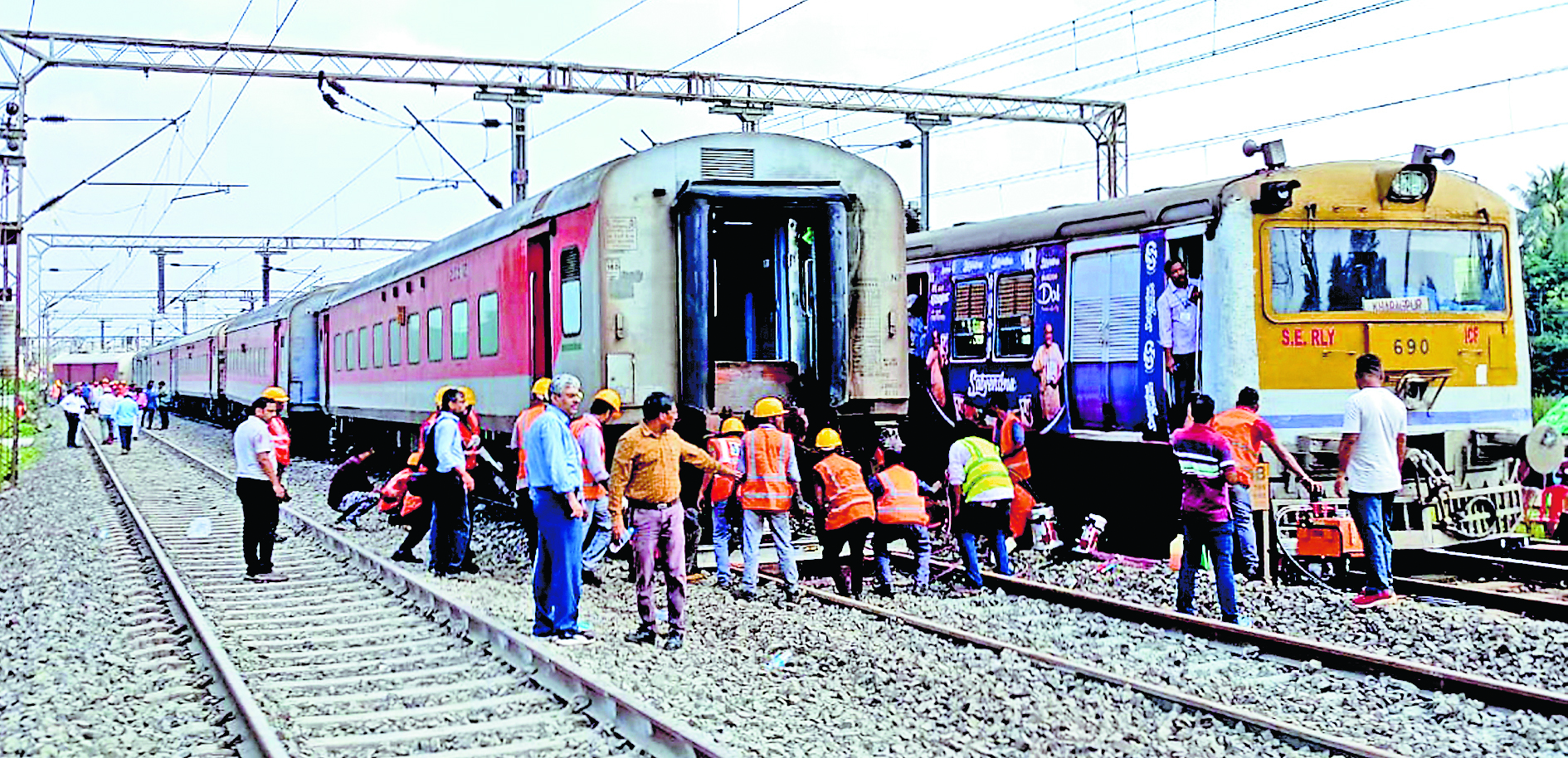 Bihar News: बिहार में चप्पल के कारण खतरे में पड़ी रेलकर्मी की नौकरी, जानिए क्यों मुसीबत में फंसे