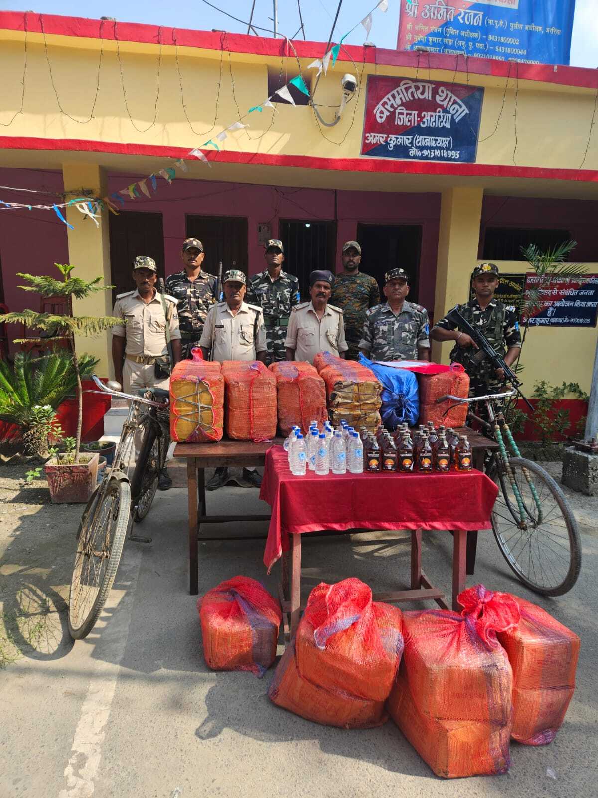 1070 बोतल नेपाली शराब बरामद, तस्कर फरार