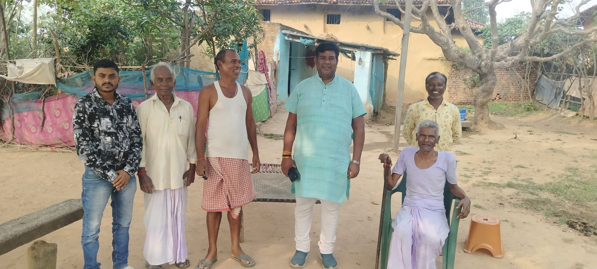 मंडरो में भाजपा प्रत्याशी के पक्ष चला जनसंपर्क अभियान