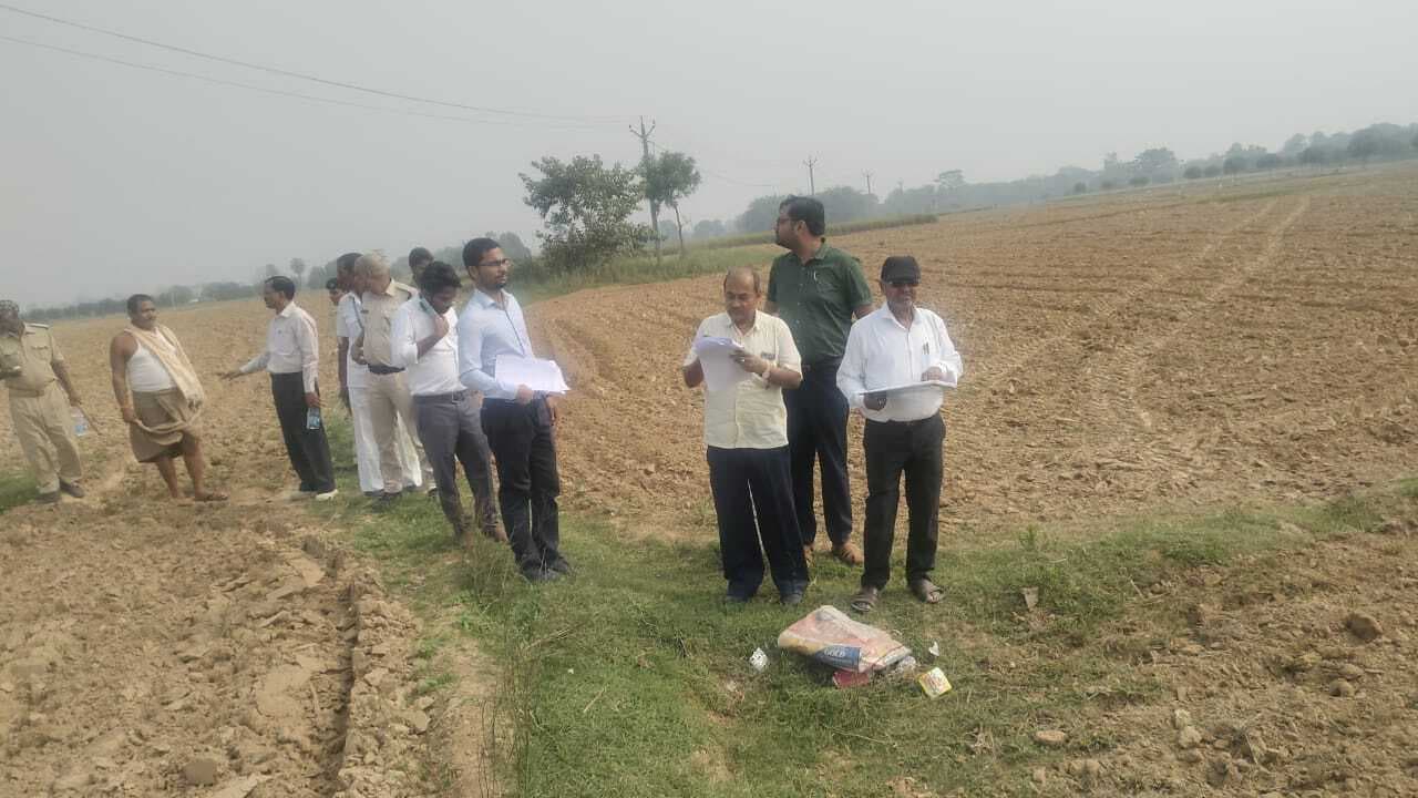 Bhagalpur News: गोड्डा-पीरपैंती रेल लाइन निर्माण के लिए जमीन का अधिकारियों ने किया निरीक्षण