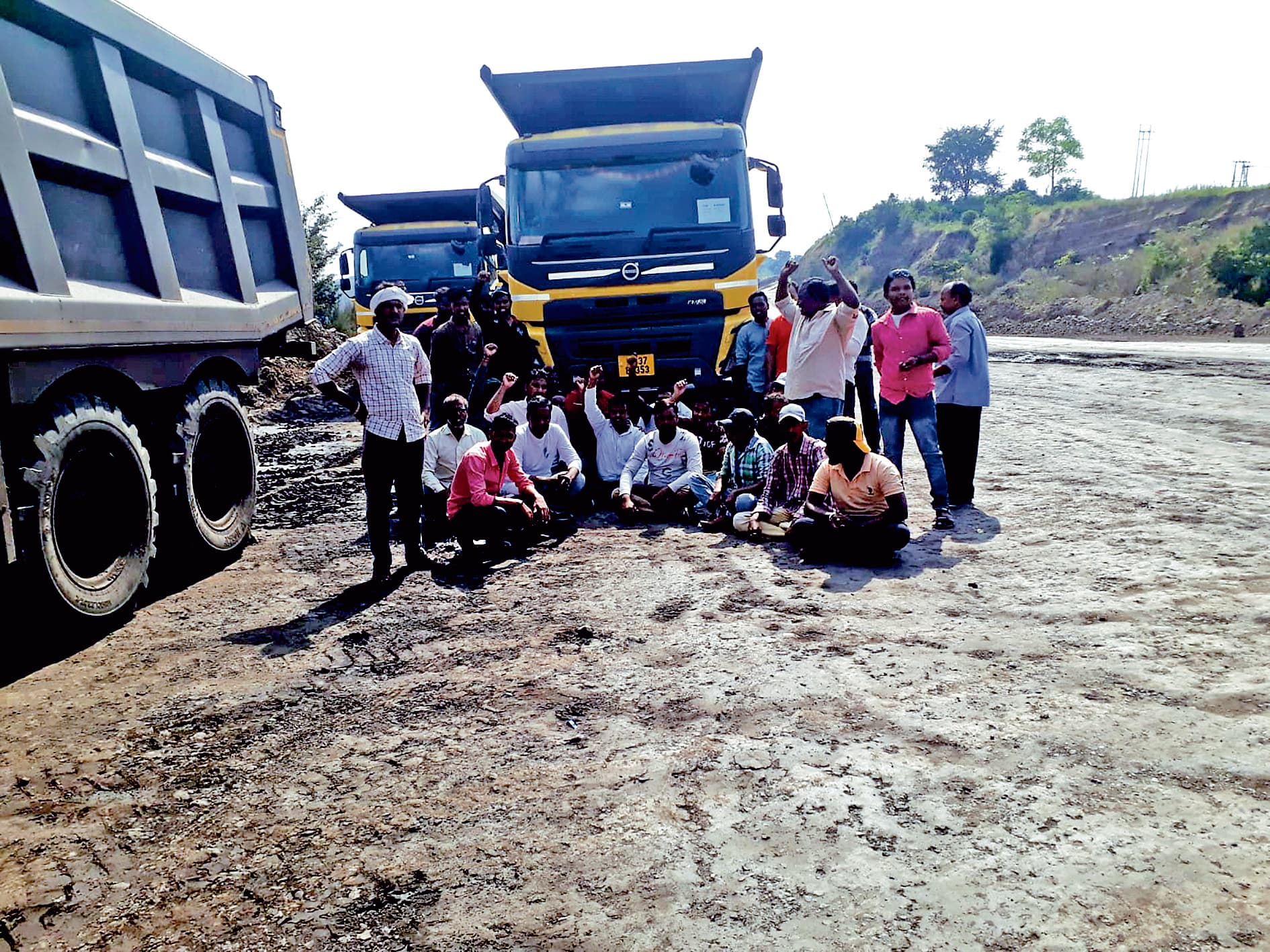 दामागोड़िया कोलियरी में 25 ठेका श्रमिकों को बहाली का आश्वासन, धरना खत्म