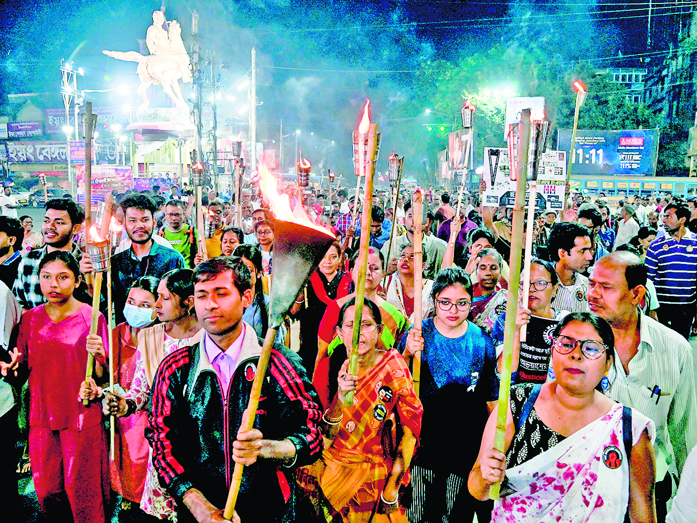 आरजी कर : न्याय की मांग पर 100 जगहों से निकाली रैली