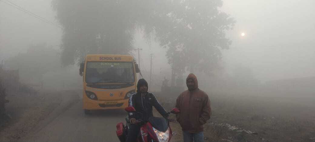 कोयलांचल में घने कोहरे ने बढ़ायी ठंड