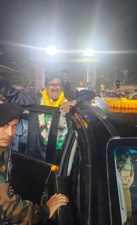 सारठ में झामुमो कार्यकर्ताओं ने आतिशबाजी कर मनाया जीत का जश्न