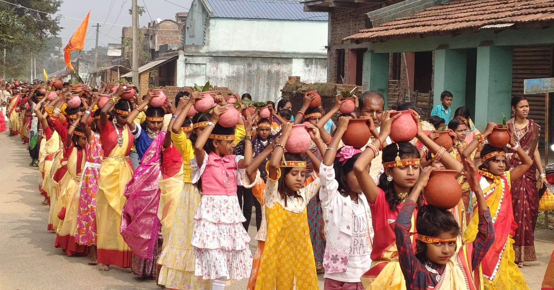 कलश यात्रा के साथ सात दिवसीय भागवत कथा शुरू