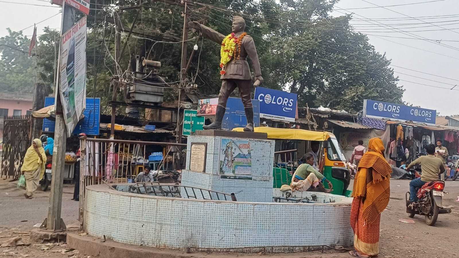 नेताजी की टूटी हुई घेराबंदी ठीक करने की उठ रही मांग