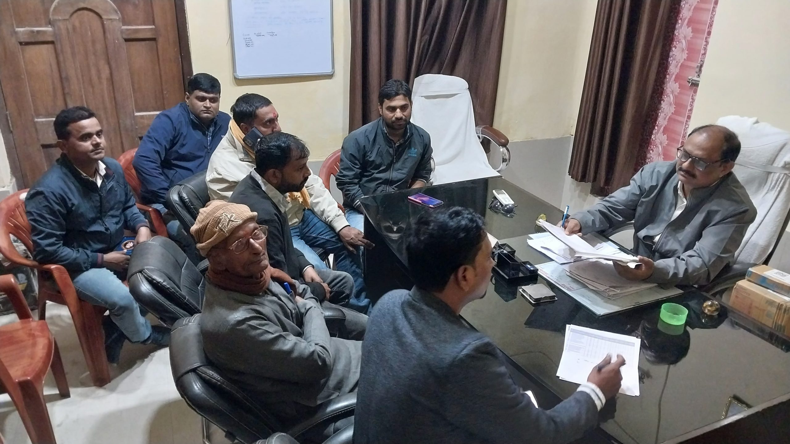 बैठक में हुई पीएम आवास की समीक्षा