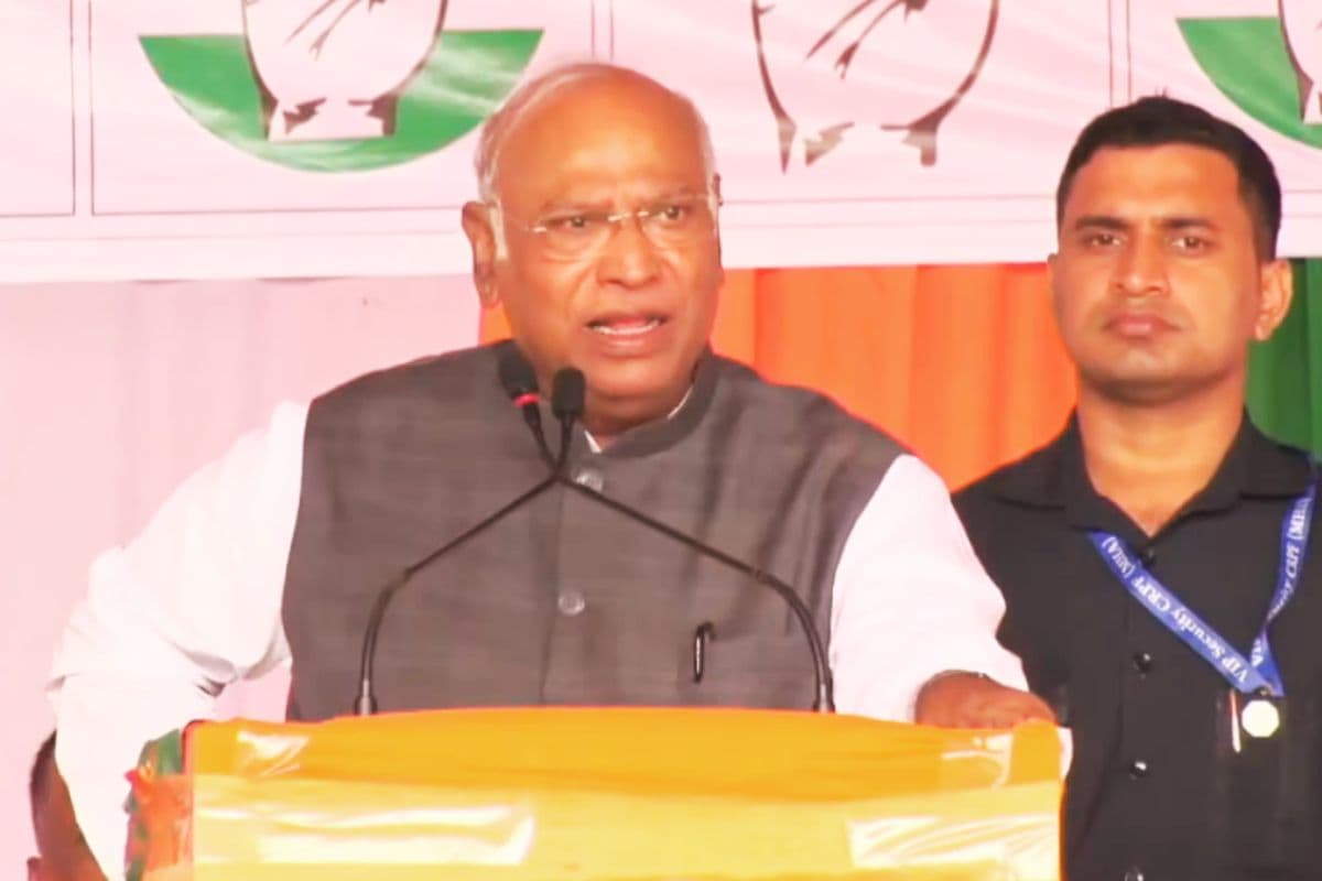 मोदीजी को बहुमत मिलता तो संविधान को अदल-बदल कर देते, हजारीबाग में बोले मल्लिकार्जुन खरगे