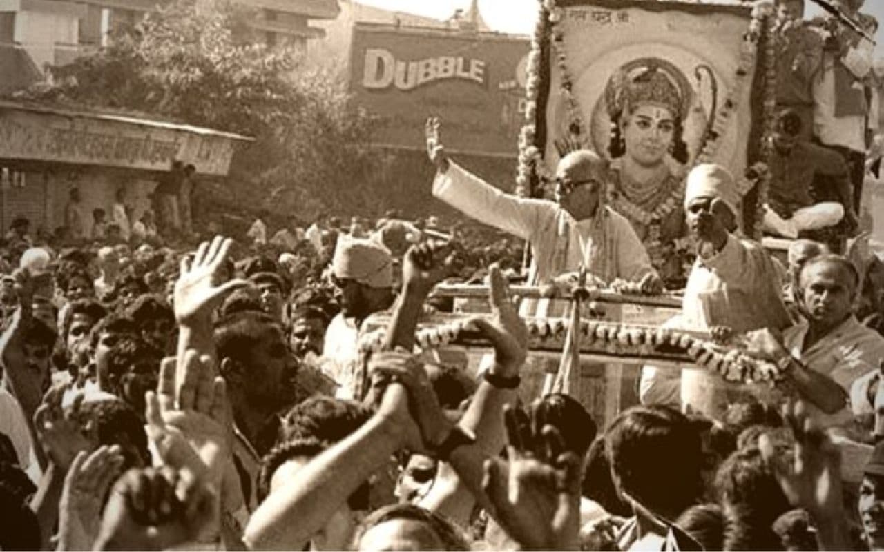 Lal Krishna Advani: लालू के आदेश पर आडवाणी को गिरफ्तार किया था बिहार के ये अफसर, फिर BJP सरकार में बन गए मंत्री Lal Krishna Advani: लालू के आदेश पर आडवाणी को गिरफ्तार किया था बिहार के ये अफसर, फिर BJP सरकार में बन गए मंत्री