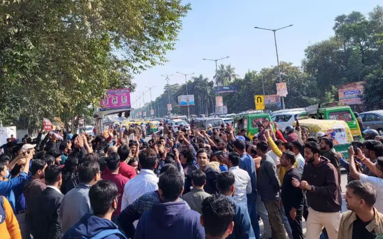 BPSC: ‘हम लोग शांत नहीं बैठेंगे’, अभ्यर्थियों पर लाठीचार्ज के बाद खान सर का बड़ा बयान BPSC: ‘हम लोग शांत नहीं बैठेंगे’, अभ्यर्थियों पर लाठीचार्ज के बाद खान सर का बड़ा बयान