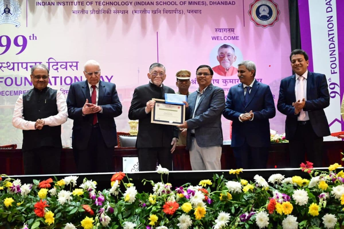 आईआईटी आईएसएम धनबाद के 99वें स्थापना दिवस समारोह में राज्यपाल संतोष कुमार गंगवार आईआईटी आईएसएम धनबाद के 99वें स्थापना दिवस समारोह में राज्यपाल संतोष कुमार गंगवार