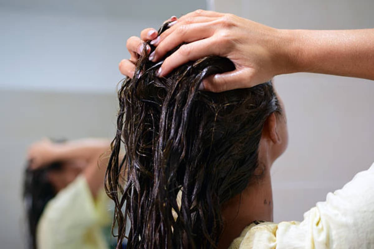 Hair Care Tips: सर्दियों में भी अब नहीं होगी बालों से जुड़ी कोई समस्या, इन हेयर मास्क का करें इस्तेमाल