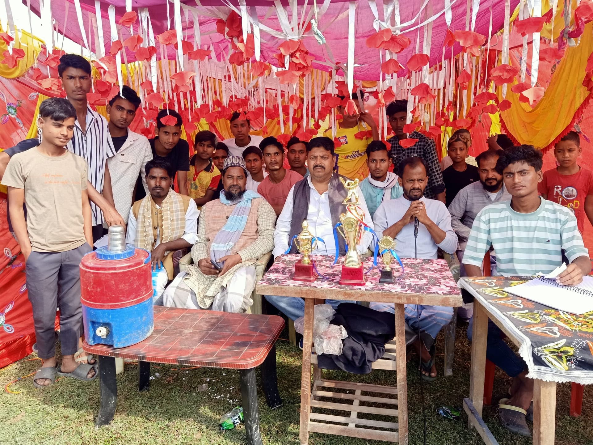 शार्ट बाउंड्री किक्रेट टूर्नामेंट में बनियाटोली बना विजेता