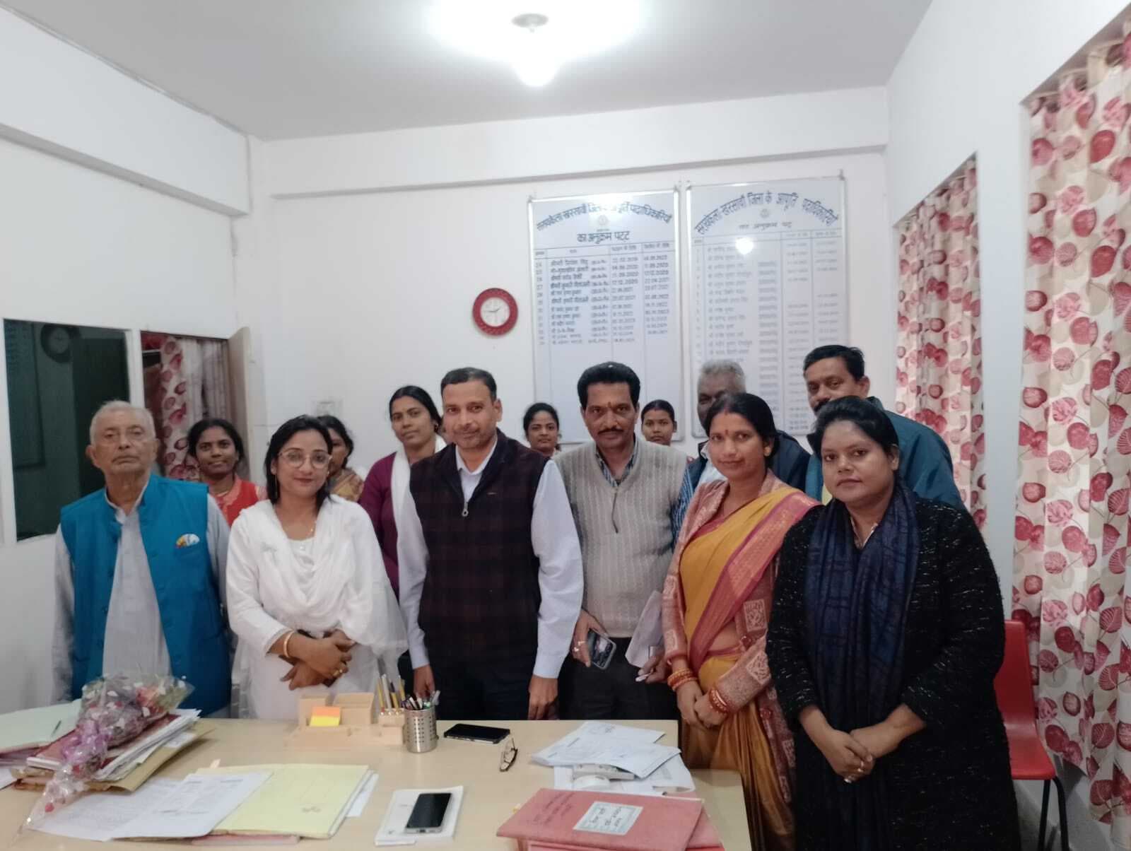 Seraikela News : जिले में बंद हो रहे दाल-भात केंद्र, गरीब परेशान, एजेंसी पर कार्रवाई की मांग Seraikela News : जिले में बंद हो रहे दाल-भात केंद्र, गरीब परेशान, एजेंसी पर कार्रवाई की मांग