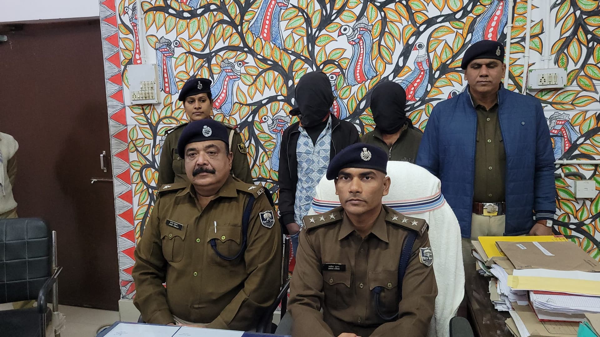 मवेशी कारोबारी से लूट मामले में दो अपराधी गिरफ्तार