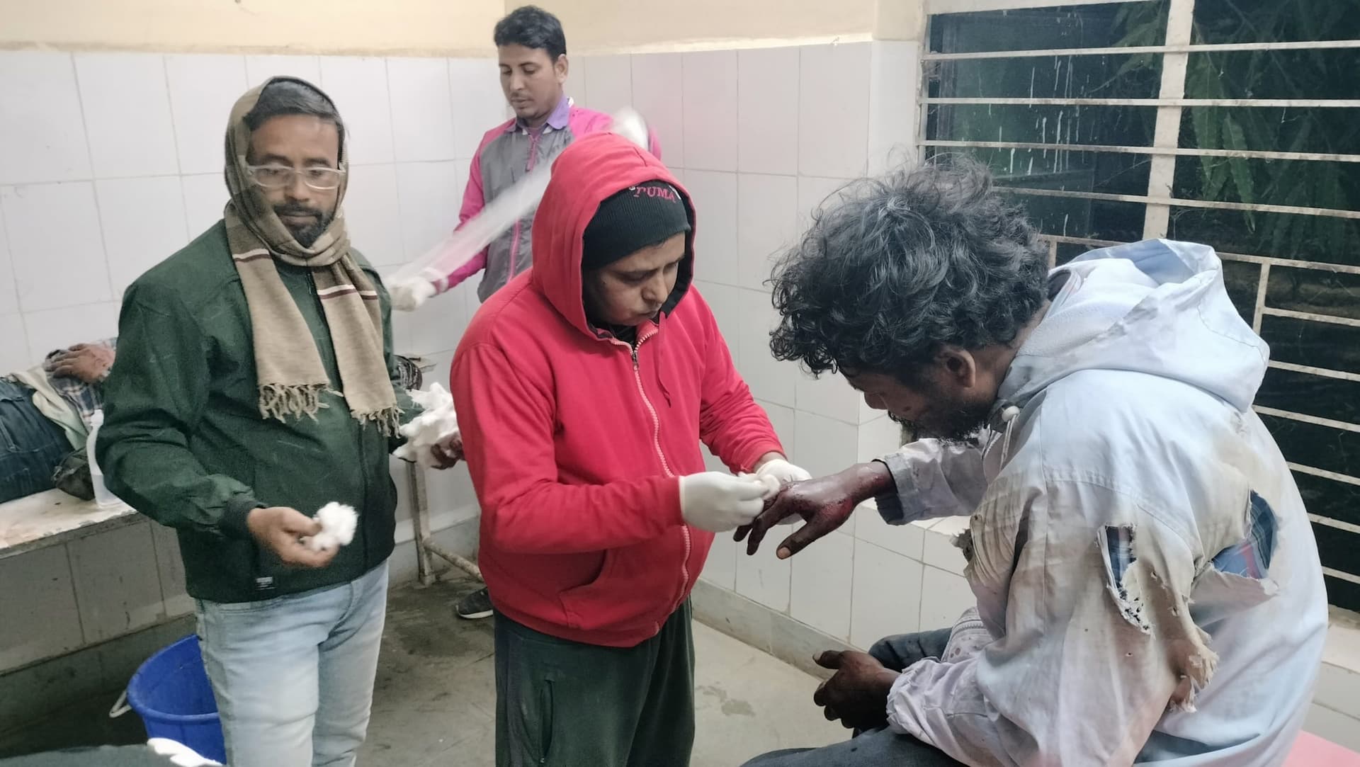 दो बाइकों की टक्कर में तीन युवक जख्मी
