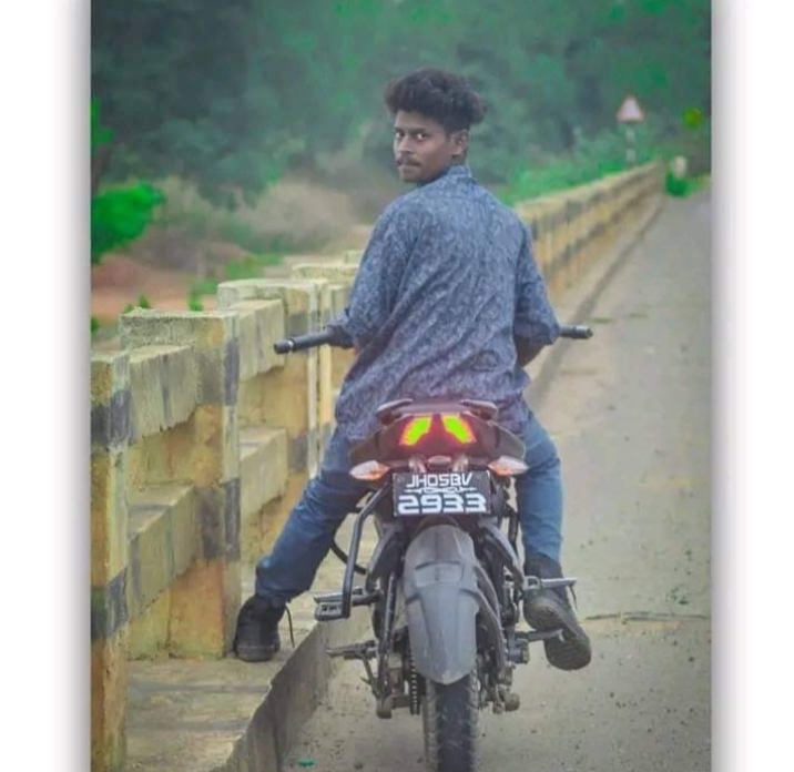 यात्री बस और बाइक की टक्कर में एक की मौत