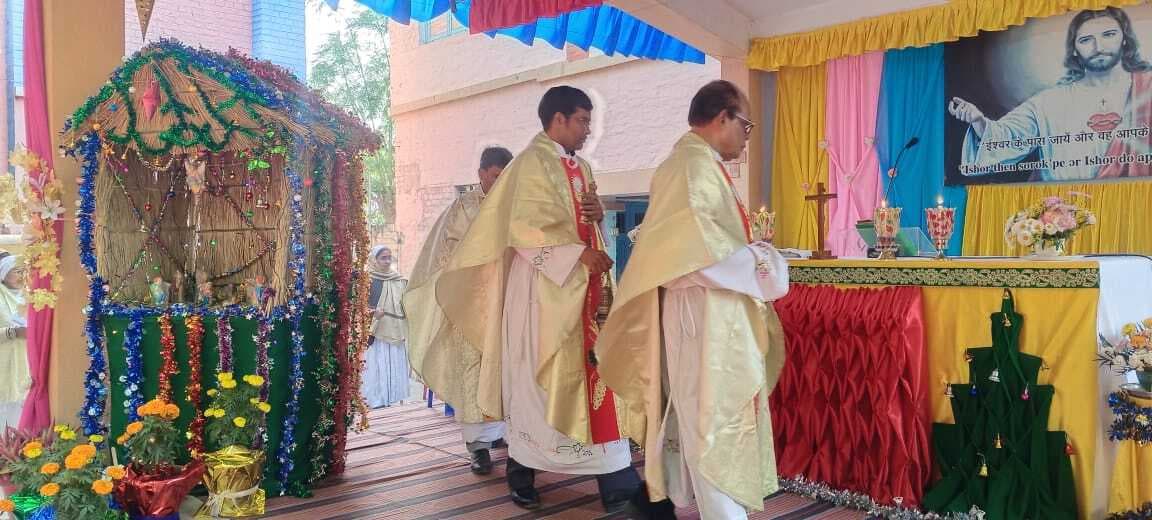 प्रभु यीशु ने दिया प्रेम व शांति का संदेश : फादर एम्ब्रुस प्रभु यीशु ने दिया प्रेम व शांति का संदेश : फादर एम्ब्रुस