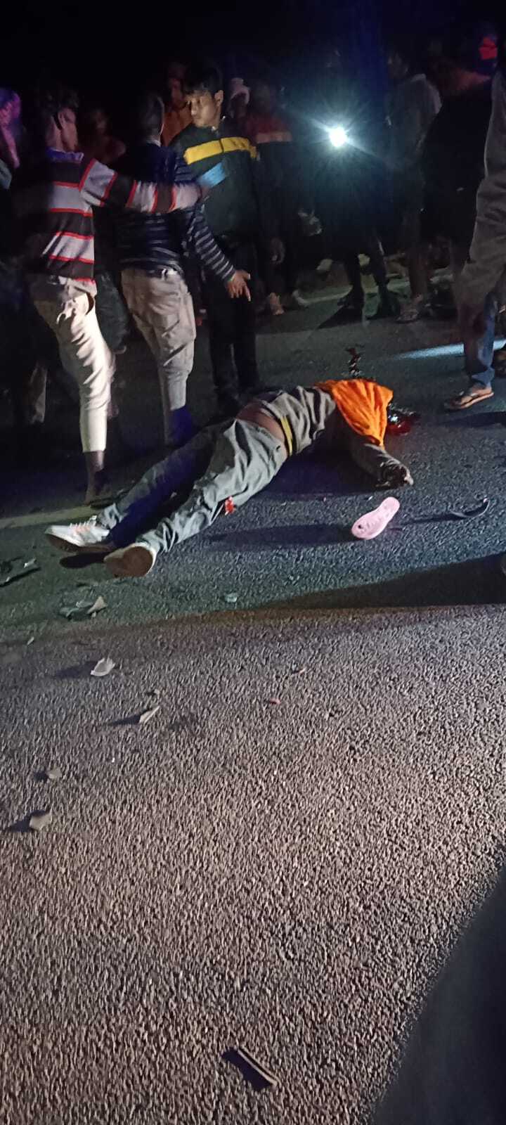 हाइवे पर दो बाइकों में टक्कर, एक की मौत, चार घायल