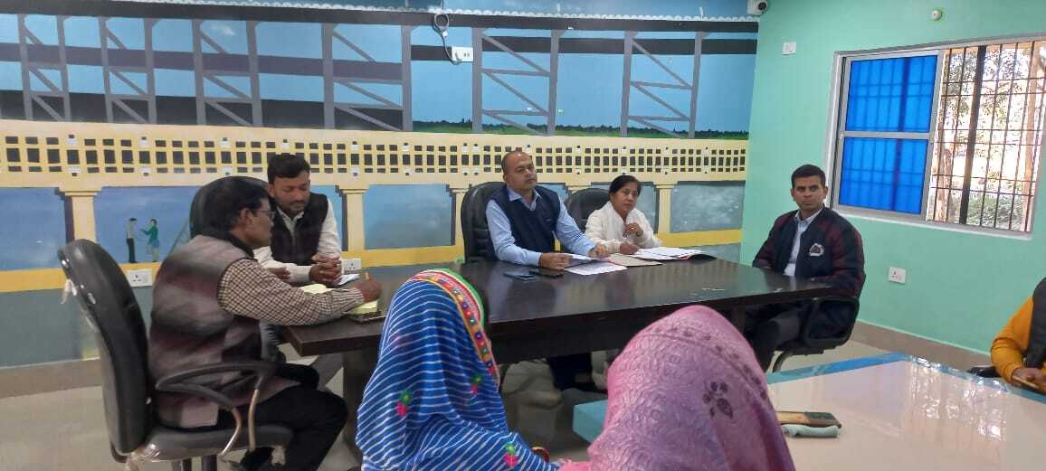 आंगनबाड़ी केंद्र भवन निर्माण को लेकर बीडीओ ने की बैठक, दिये निर्देश