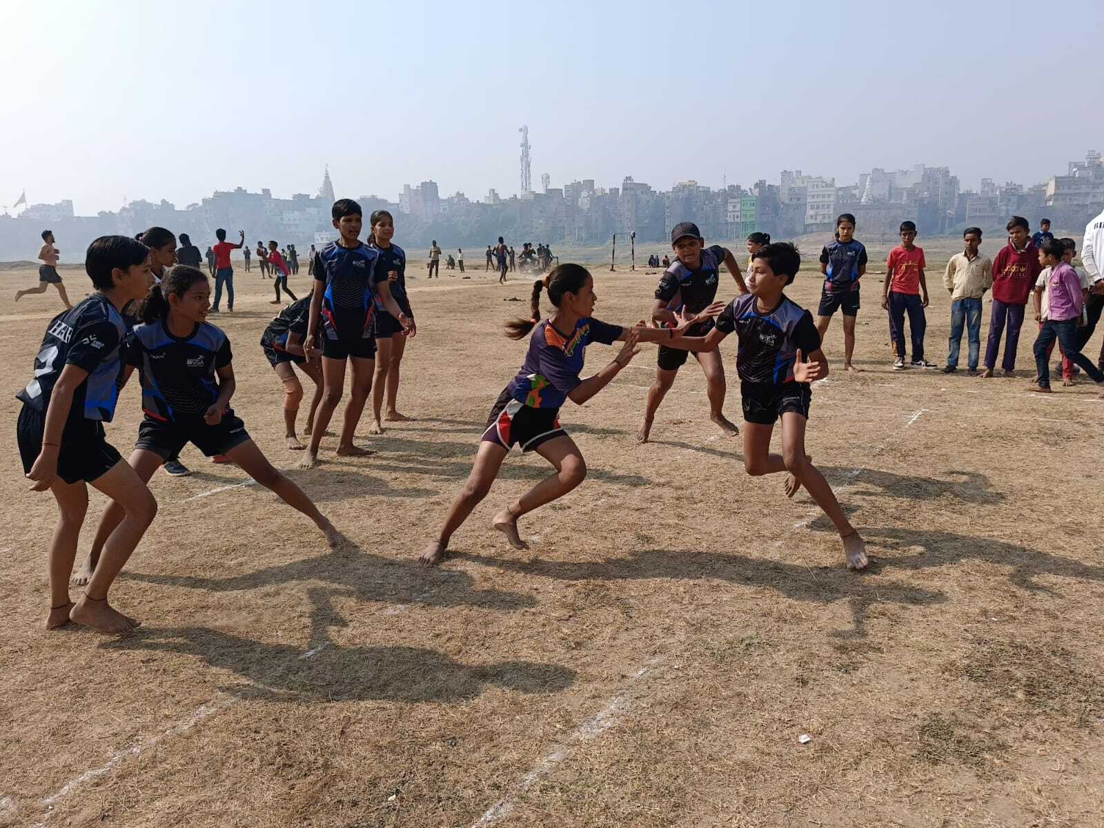 फैंसी बालिका कबड्डी में स्मॉल सेंटर ने मवि खगौर को हराया