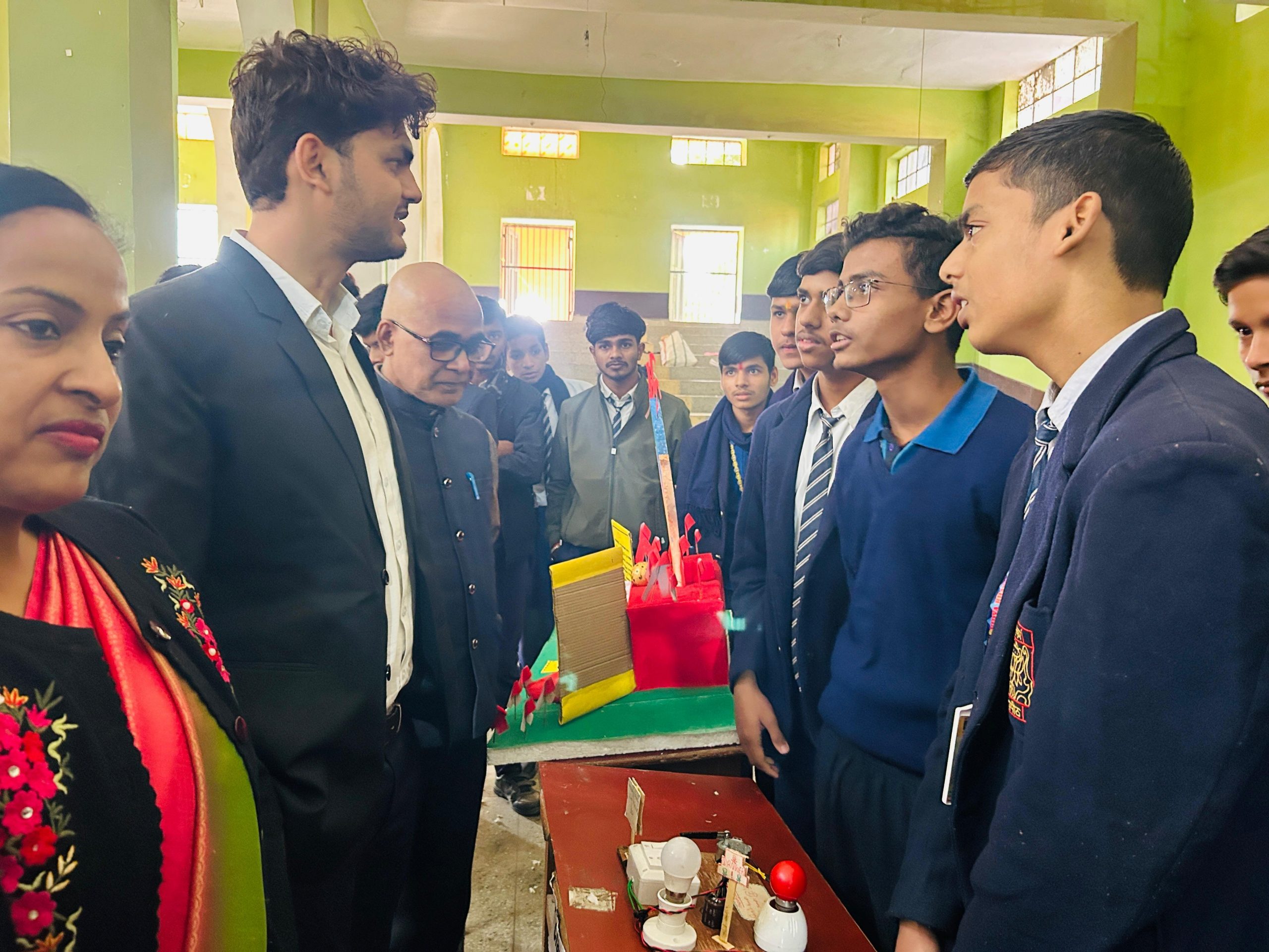 विज्ञान प्रदर्शनी में बच्चों ने विभिन्न प्रकार के मॉडल किये प्रस्तुत