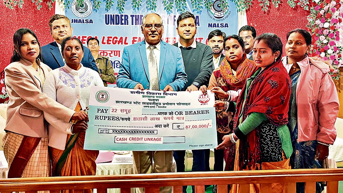 seraikela kharsawan news: न्याय पाने में अशिक्षा सबसे बड़ी बाधा, शिक्षित होकर अपना अधिकार हासिल करें : जज seraikela kharsawan news: न्याय पाने में अशिक्षा सबसे बड़ी बाधा, शिक्षित होकर अपना अधिकार हासिल करें : जज
