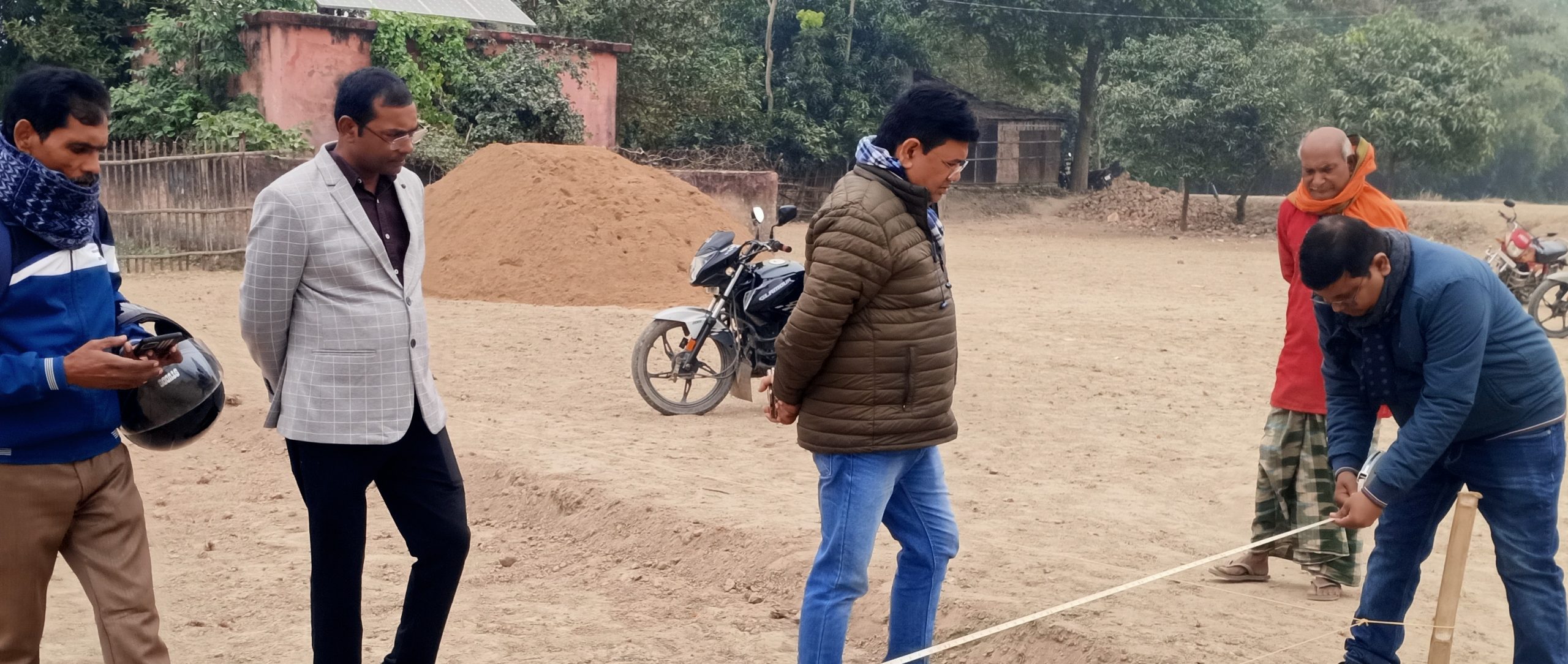 खेल मैदान निर्माण को लेकर किया निरीक्षण