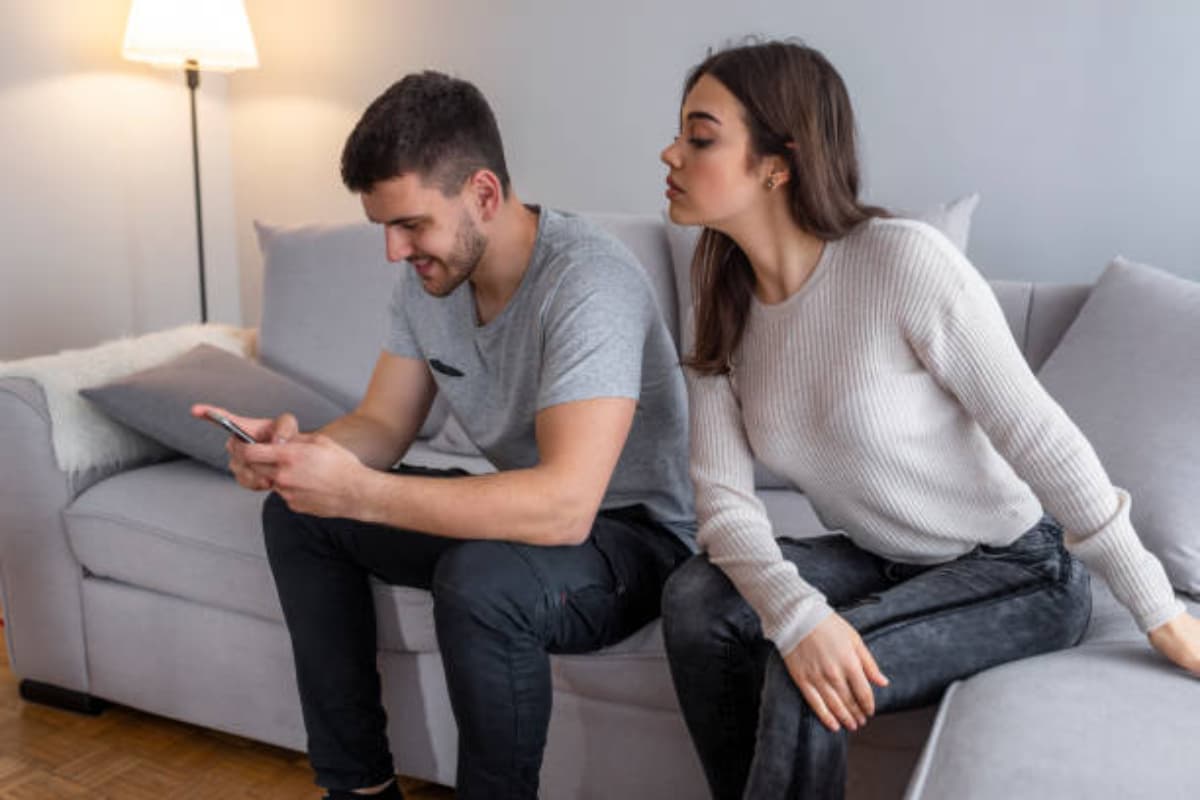 Relationship Tips: इस तरह के लड़के रिलेशनशिप में कर सकते हैं चीट