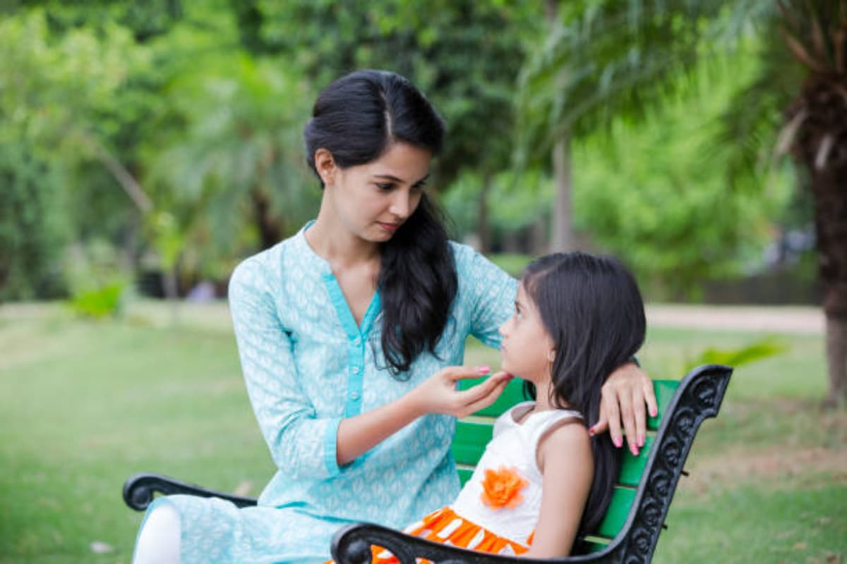 Parenting Tips: बच्चे को बनाना चाहते हैं स्मार्ट तो अपनाएं ये 5 पैरेंटिंग टिप्स, जानें