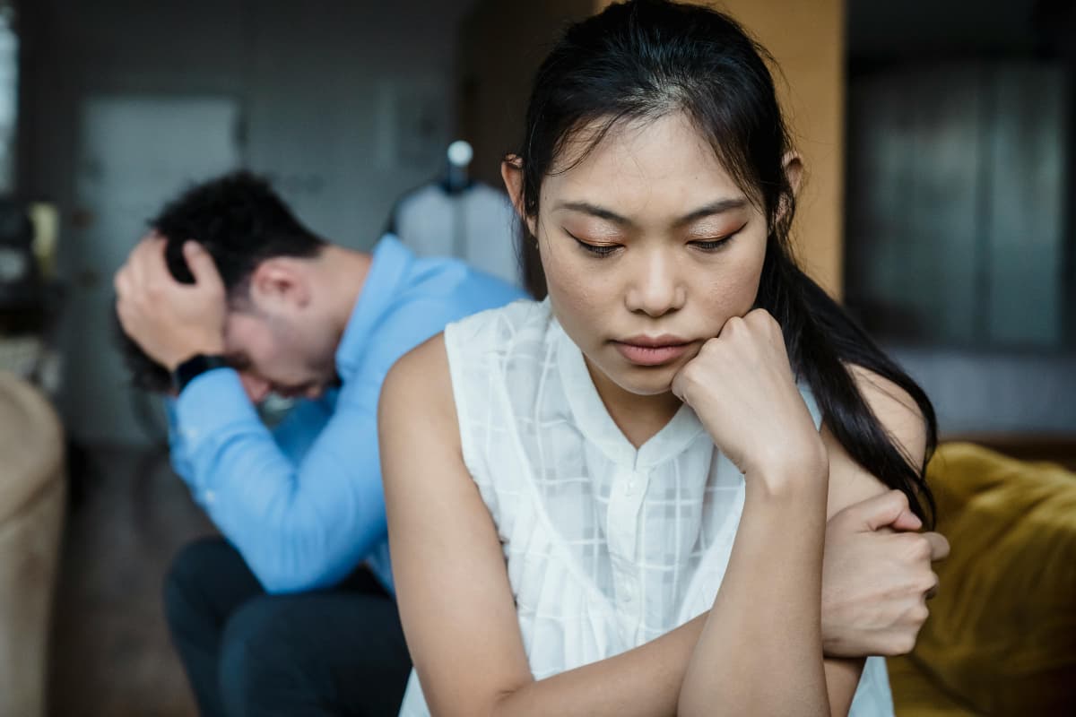 Relationship Tips: इन हालातों में भूलकर भी न खोलें अपना मुंह, चुप रहने में ही है समझदारी