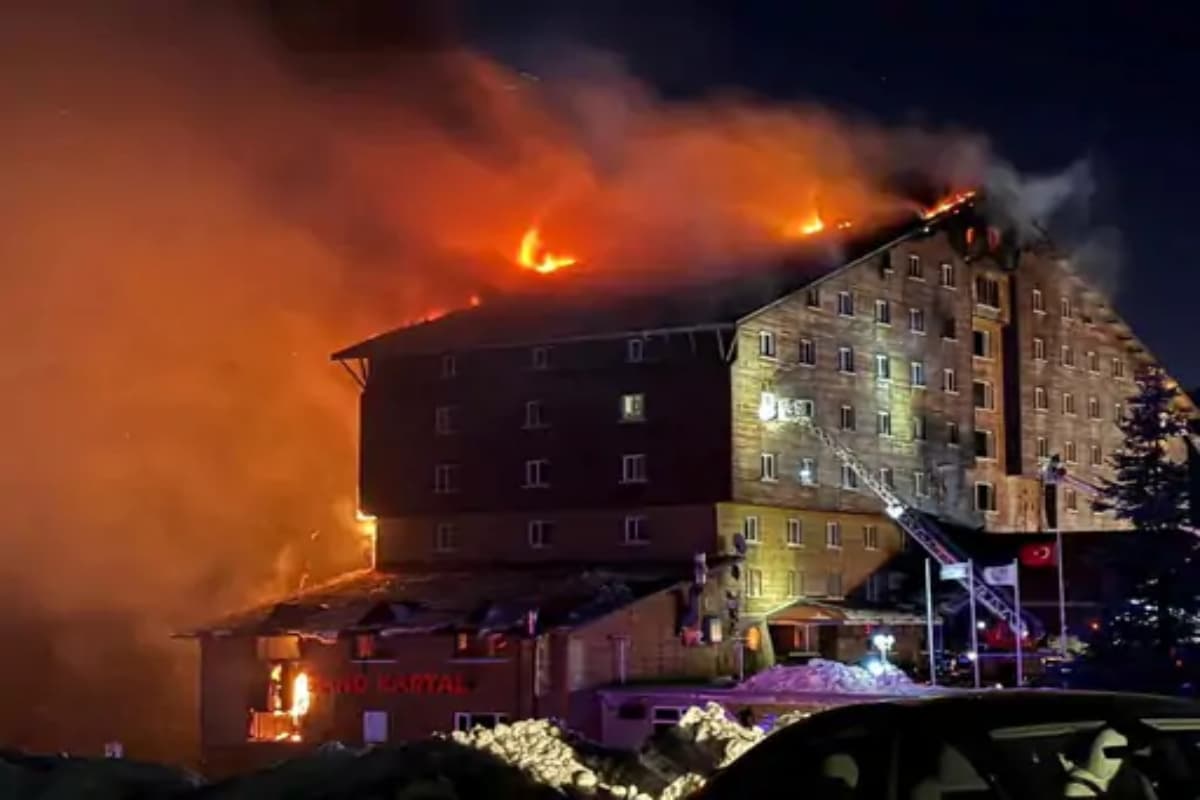 Turkey Hotel Fire: आग से मच गई तबाही, 66 लोगों की हुई मौत, कई झुलसे, तुर्किये के होटल में हाहाकार Turkey Hotel Fire: आग से मच गई तबाही, 66 लोगों की हुई मौत, कई झुलसे, तुर्किये के होटल में हाहाकार