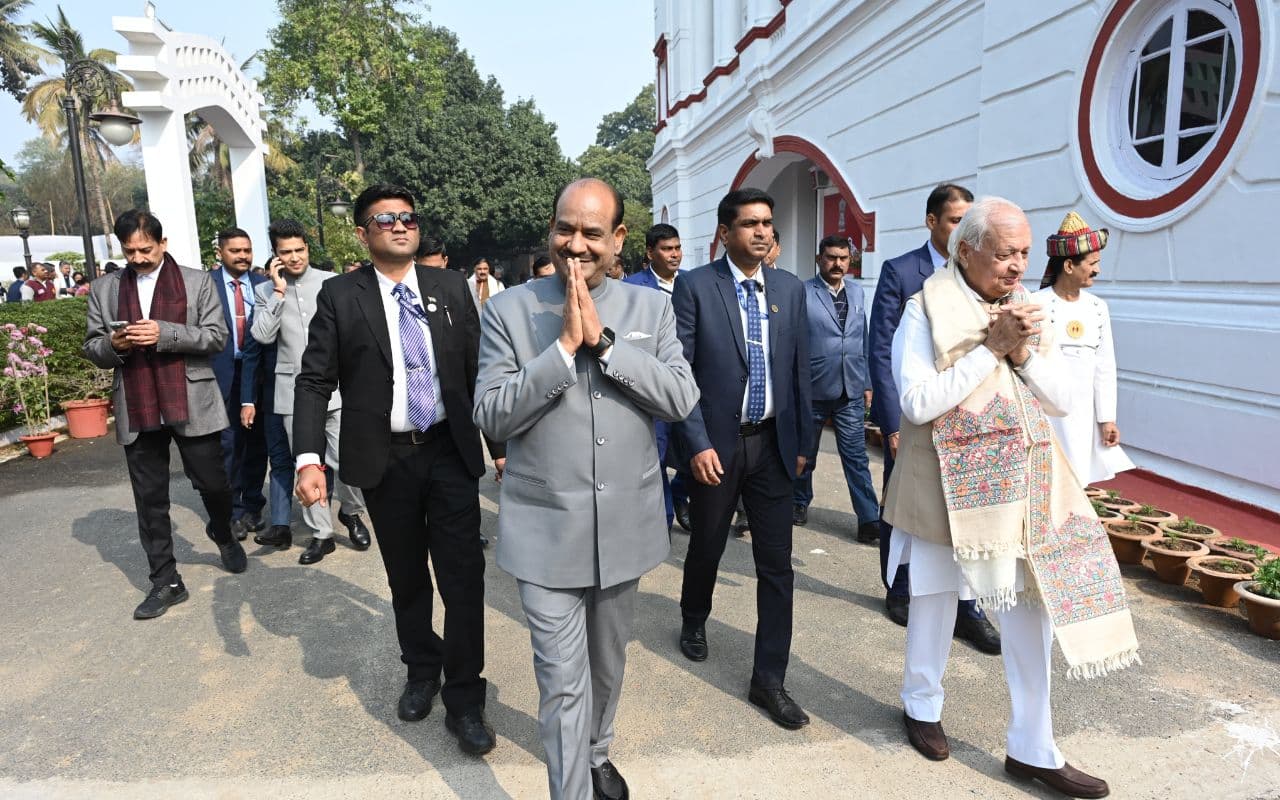 Bihar News: पीठासीन सम्मेलन में बोले ओम बिरला, सदन की गरिमा बनाये रखने के लिए राजनीतिक दलों की अंदरूनी आचार संहिता जरूरी Bihar News: पीठासीन सम्मेलन में बोले ओम बिरला, सदन की गरिमा बनाये रखने के लिए राजनीतिक दलों की अंदरूनी आचार संहिता जरूरी