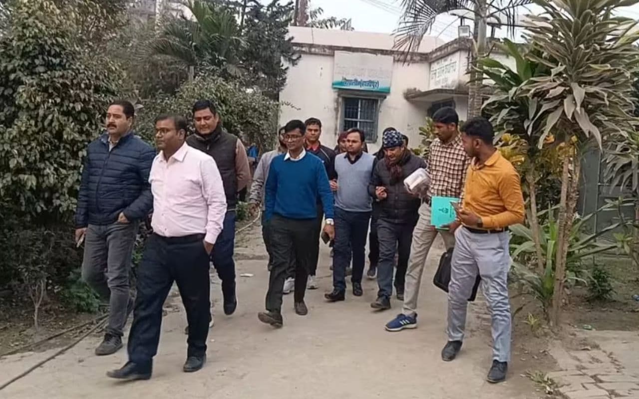 हाजीपुर में वेतन जारी करने के बदले रिश्वत लेते उद्यान विभाग के सहायक निदेशक समेत तीन गिरफ्तार हाजीपुर में वेतन जारी करने के बदले रिश्वत लेते उद्यान विभाग के सहायक निदेशक समेत तीन गिरफ्तार