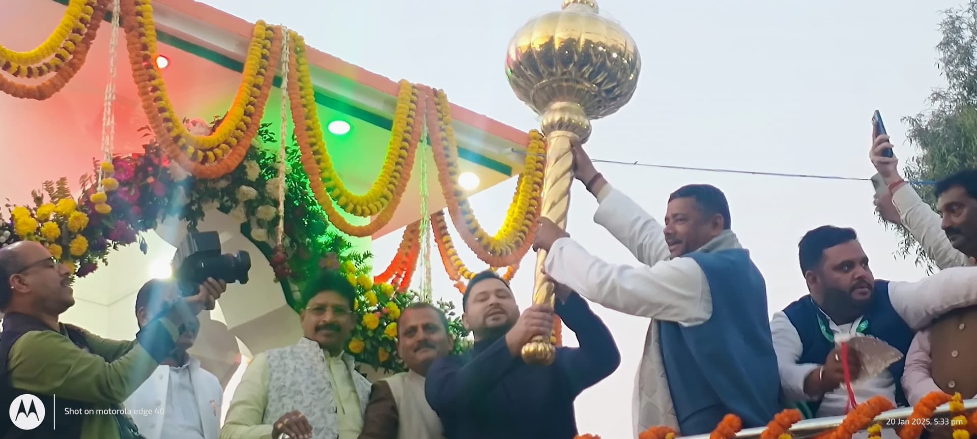 Aurangabad News : पूर्व विधायक की आदमकद प्रतिमा का तेजस्वी ने किया आवरण