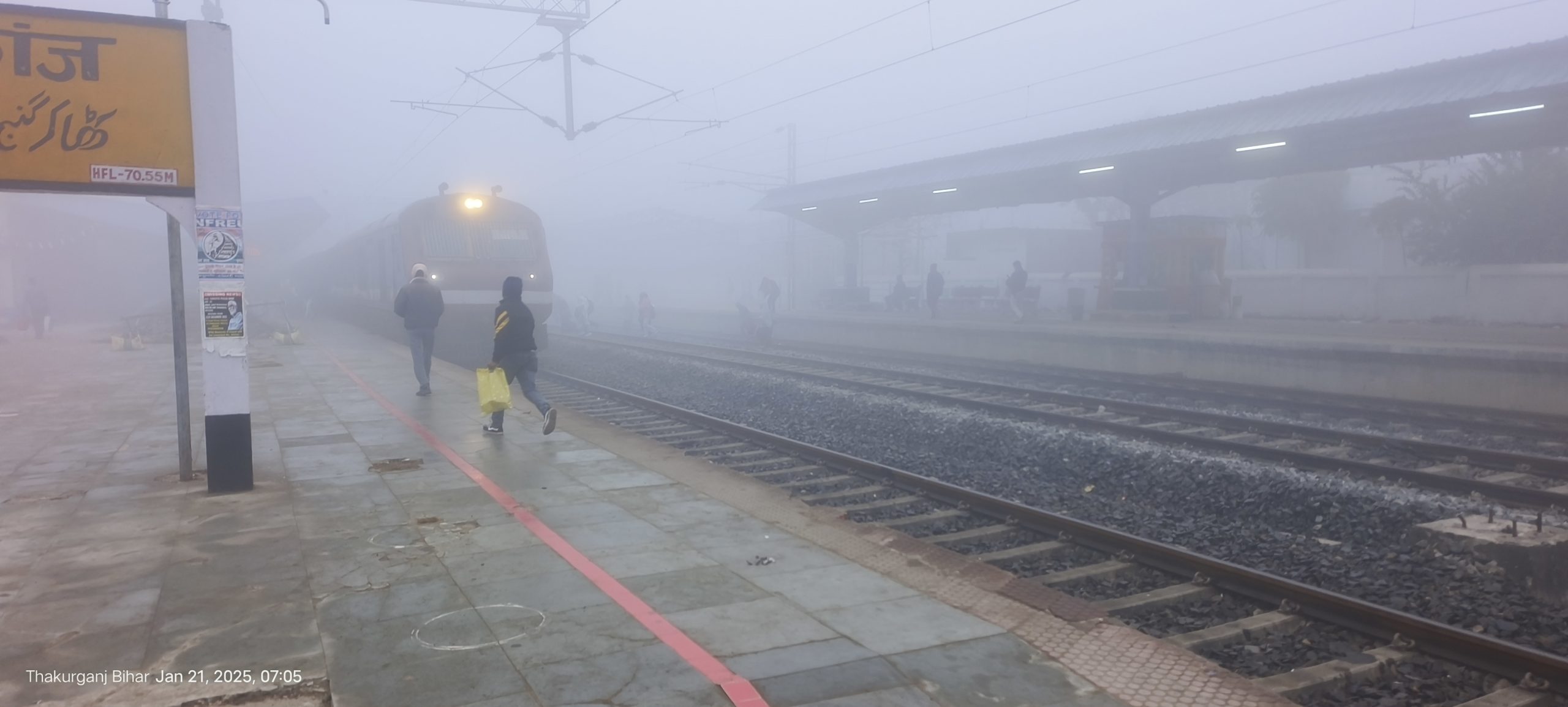 घने कोहरे व सर्द हवाओं से आम जनजीवन प्रभावित