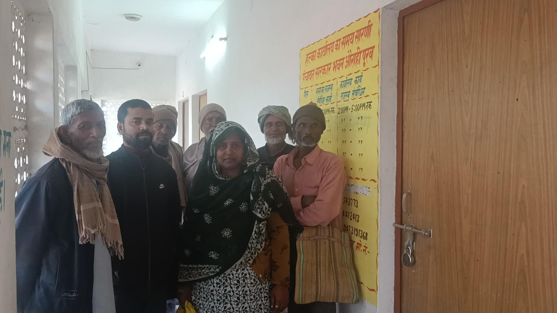 औराही पूर्व में राजस्व कर्मचारियों पर लोगों ने लापरवाही का लगाया आरोप