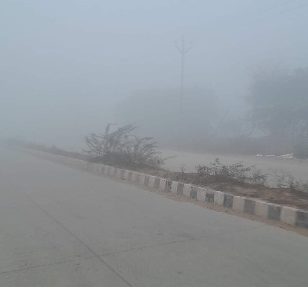 जिले में वादियों जैसी ठंड,घने कोहरे के बीच पारा आठ के नीचे