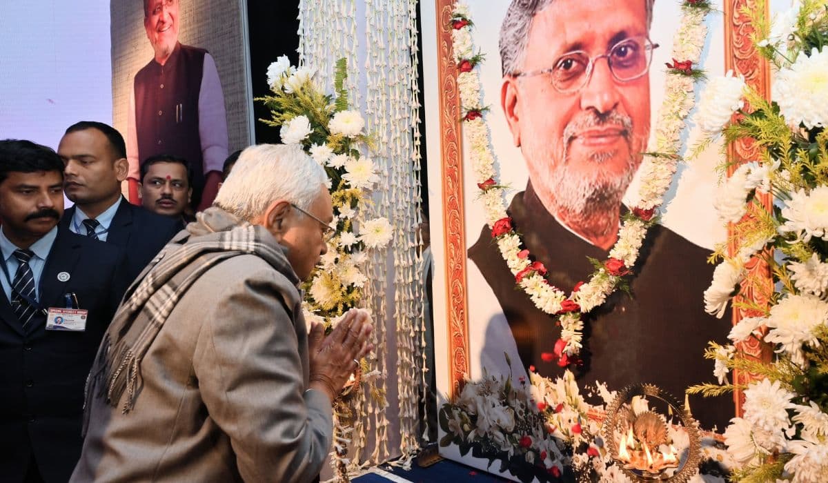 सीएम नीतीश कुमार ने सुशील मोदी को दी श्रद्धांजलि, दोनों डिप्टी सीएम सहित कई मंत्री रहे मौजूद