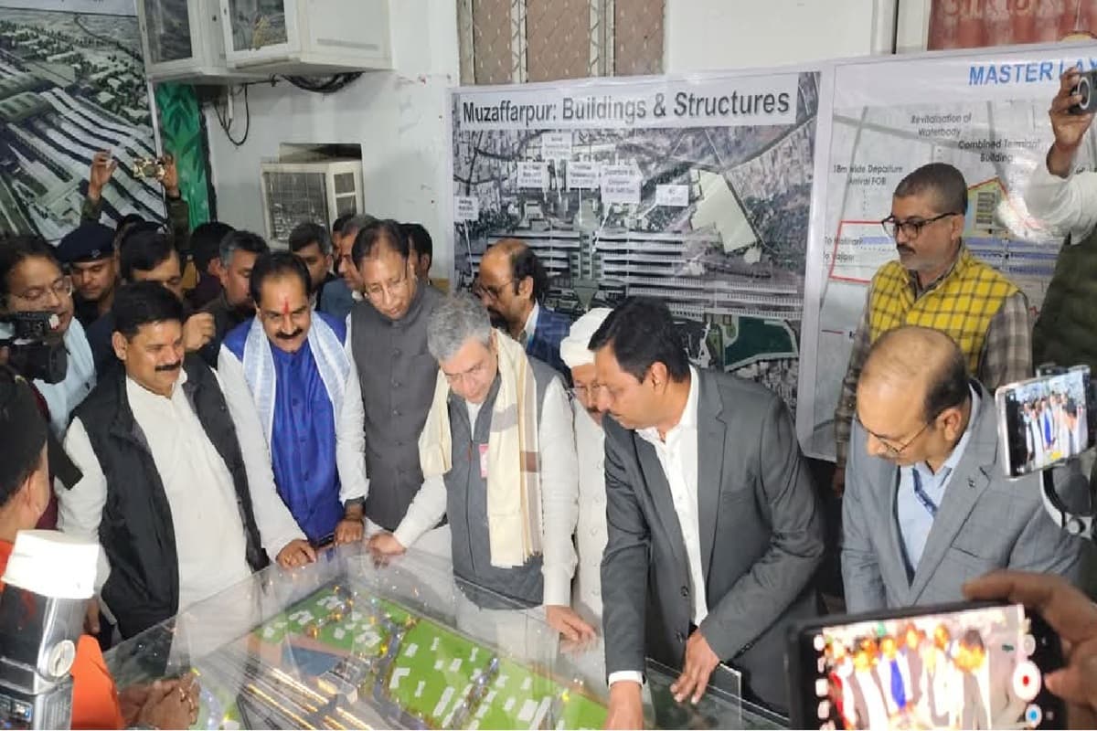 Vande Bharat Express: रेल मंत्री ने गोरखपुर और बेतिया को दी बड़ी सौगात, जानें कब से दौड़ेगी वंदेभारत Vande Bharat Express: रेल मंत्री ने गोरखपुर और बेतिया को दी बड़ी सौगात, जानें कब से दौड़ेगी वंदेभारत