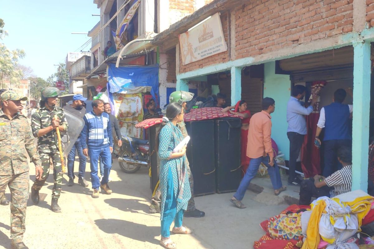 Koderma Crime News: कोडरमा में दो पक्षों के बीच पत्थरबाजी, थाना प्रभारी समेत कई लोग घायल