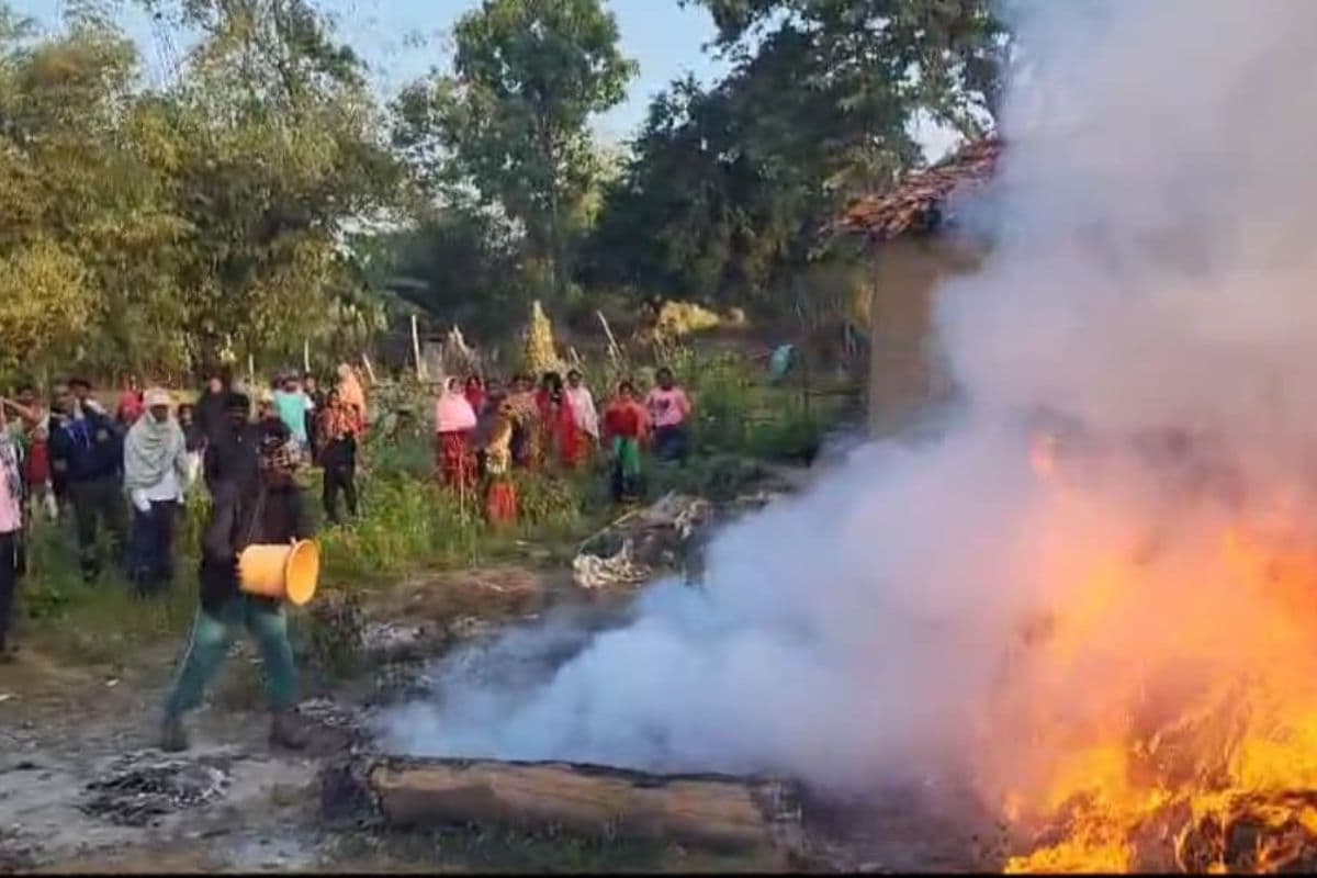 Jharkhand News: धनबाद के मैन्युफैक्चरिंग कंपनी में लगी आग, मची अफरी तफरी