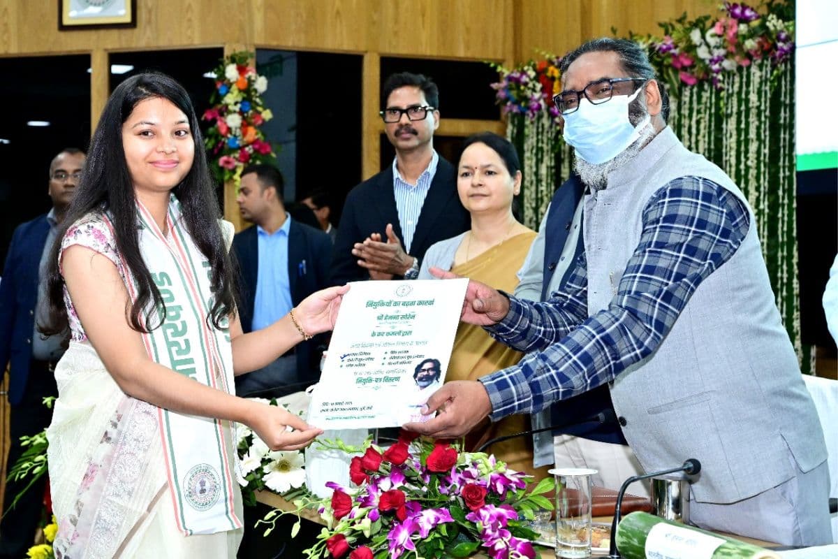 Hemant Soren Distributes Appointment Letter Hemant Soren Distributes Appointment Letter