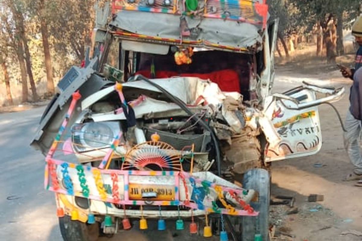पलामू में सवारी गाड़ी और ट्रक के बीच जोरदार टक्कर, 1 की मौत, आधा दर्जन लोग घायल