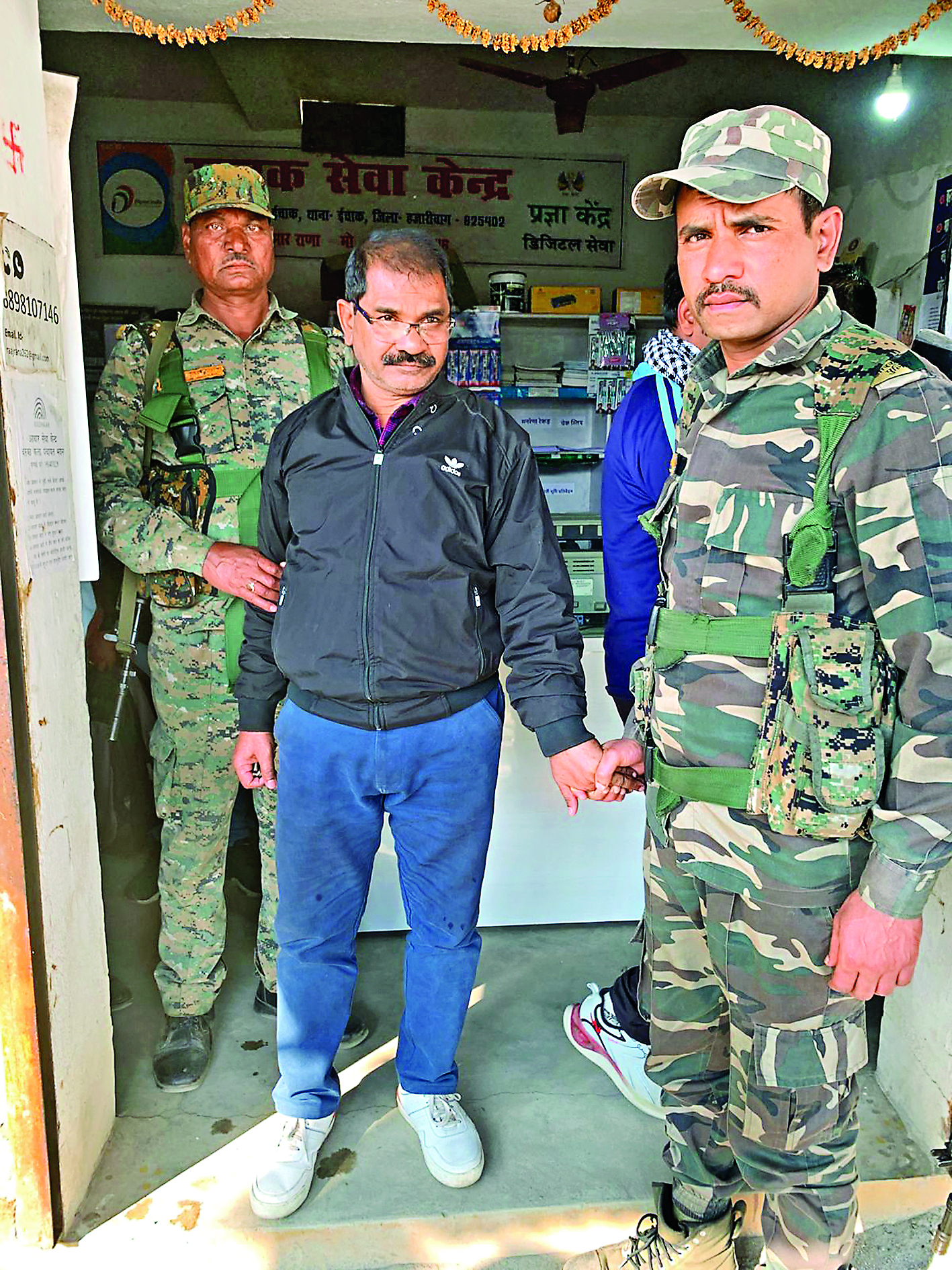 Hazaribagh Crime News : छह हजार रुपये घूस ले रहा पंचायत सचिव रंगेहाथ गिरफ्ताऱ