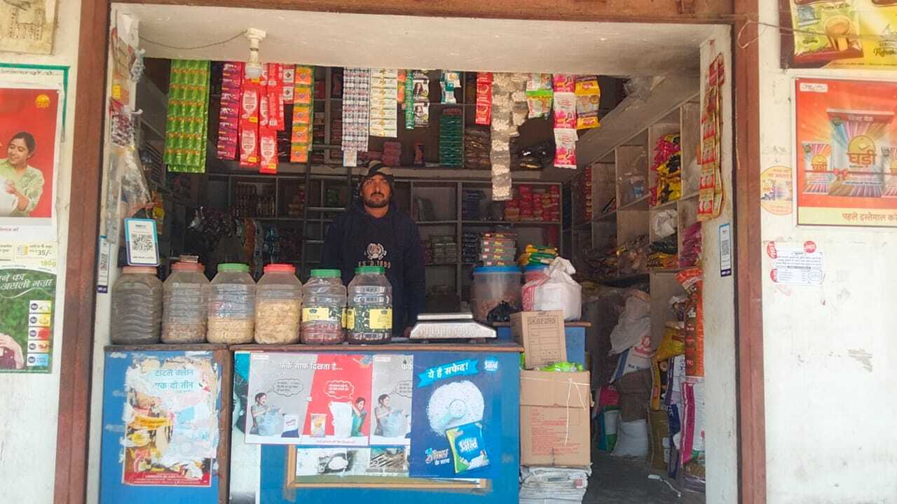 ताला तोड़कर दुकान से कीमती किराना सामान व नगदी की चोरी