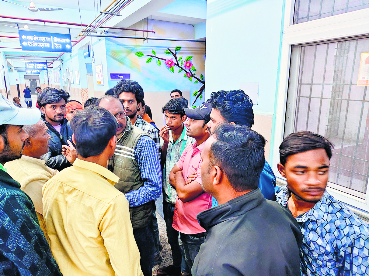 अज्ञात वाहन के धक्के से बाइक सवार वीडियोग्राफर की मौत